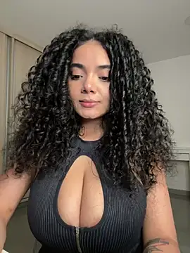 Curlyierr live cam on StripChat