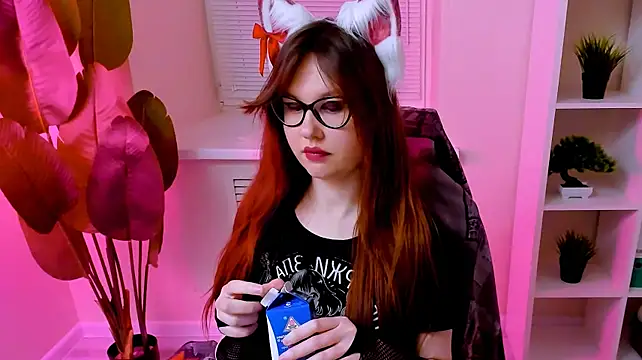 CarolGiggly live cam on StripChat