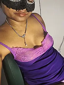 DIRTYSECRET_QUEEN_07