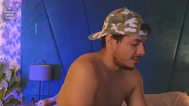 OliverWyse live sex cam