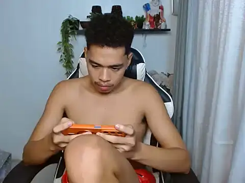 curlyasian_njxx