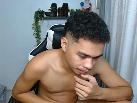 curlyasian_njxx