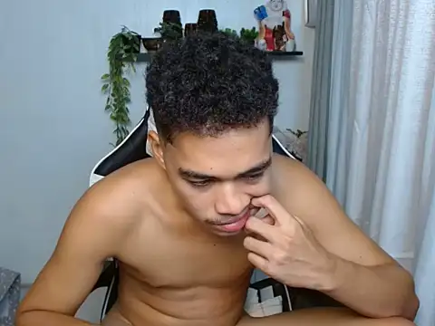 curlyasian_njxx