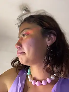 tamaramera (F young) - pose sexy + beso