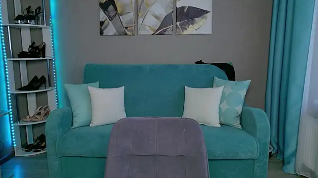 alice_vixen__ (F young) - suck my fingers + eye contact