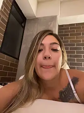 Latina_vanessa live cam on StripChat