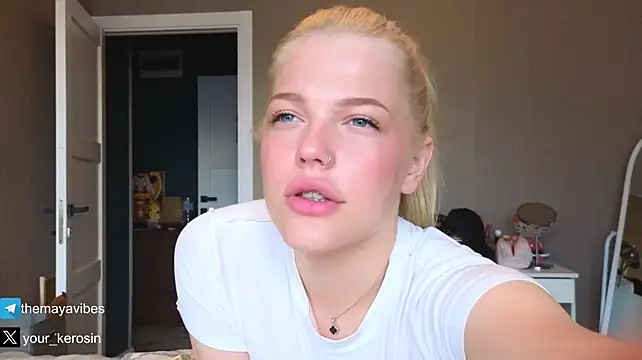 Maya_NextDoor webcam