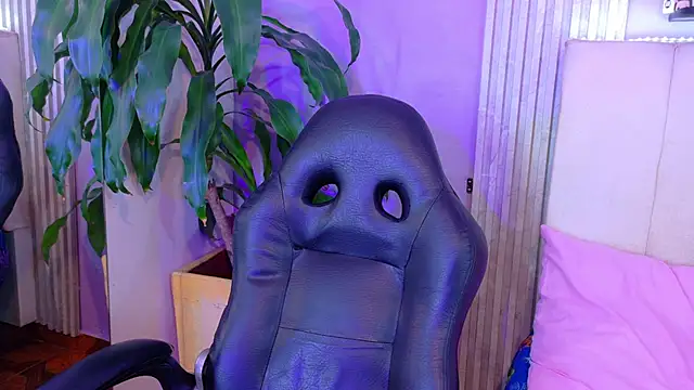 triana_crimson