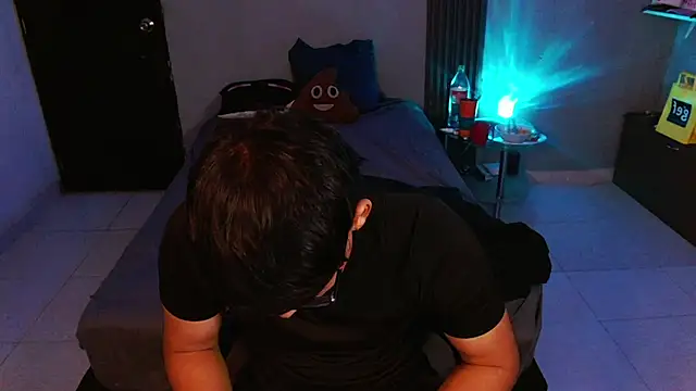 Mr_yisuzz on Stripchat