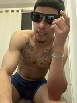 Aronfox23 live sex cam