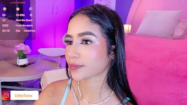 RachelTooms live cam on StripChat