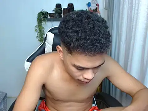 curlyasian_njxx