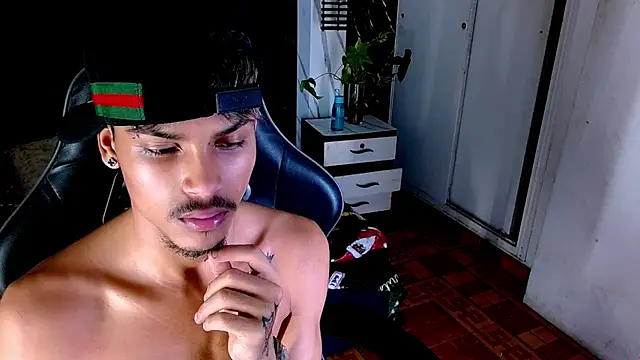 Angel_foxc13 live cam on StripChat