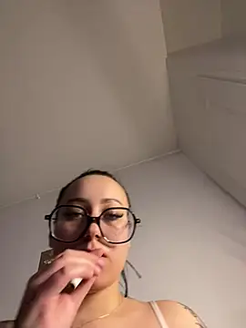 queenlo_xxx Live Webcam on Stripchat