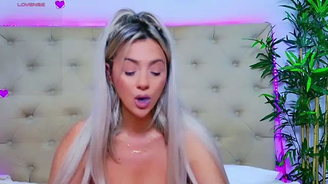 AriannaSins live sex cam
