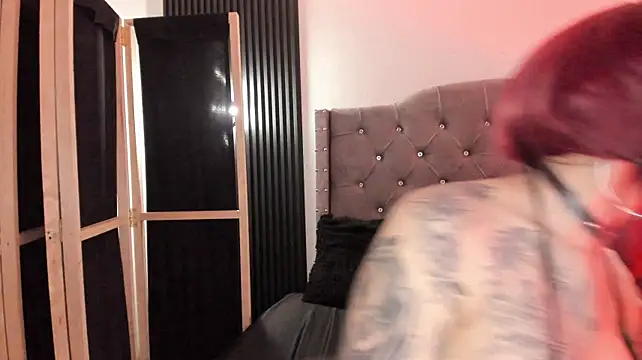 Scarbadgirl_