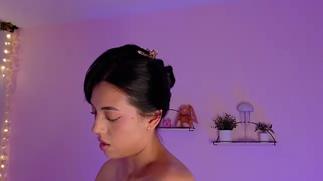Julie_Bennet live cam on StripChat