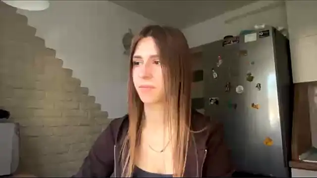 ZaraGuyette live cam on StripChat