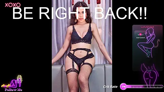 izabella_moore live cam on StripChat