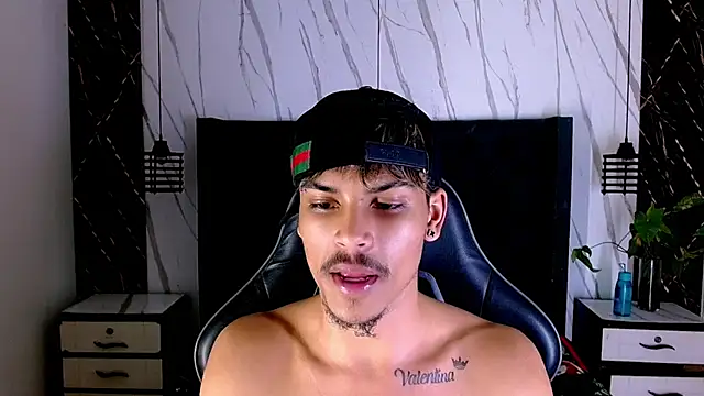 Angel_foxc13 on Stripchat