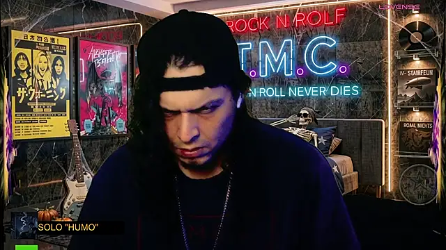 chino_roz on Stripchat