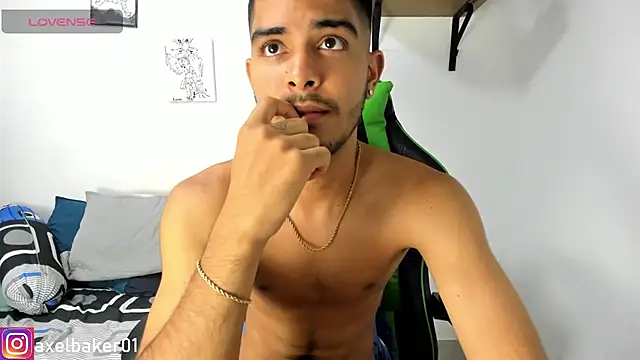 Axel_baker01 live cam on StripChat