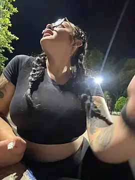 itscanela (F young) - Flash Boobs