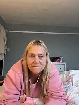 Blondnboujee53