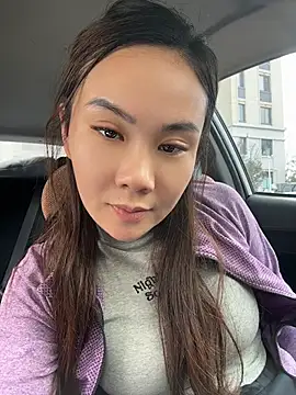 Yioyio-666 live cam on StripChat