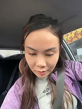 Yioyio-666 live cam preview