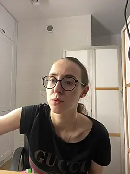MartiniiSelenna hand job webcam girl