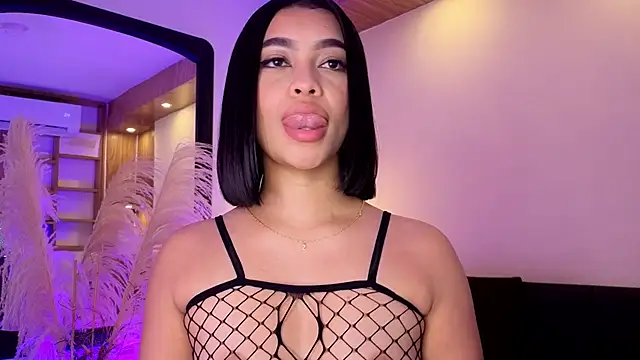 Chloe_monroee live cam on StripChat