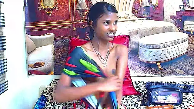 IndianSilkySpice live cam on StripChat