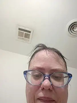 SpicyKitten87 live cam on StripChat