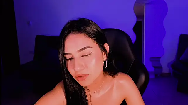Amara_Beaumont live cam on StripChat