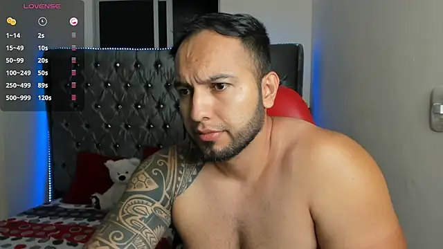 mrloganfuck1 live cam on StripChat