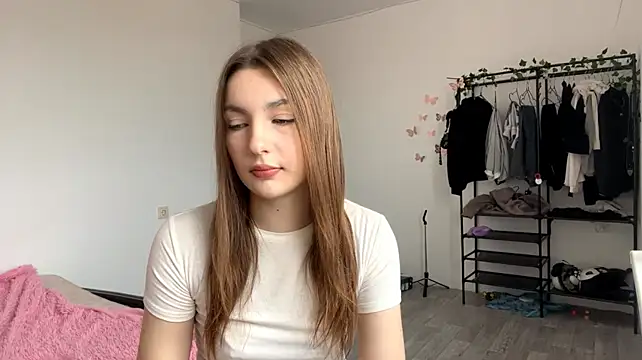 julecawood (F teen) - Take off my top and squeeze my breasts