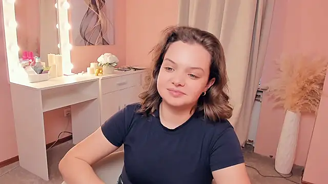 JoellaListi webcam stripchat model stream image