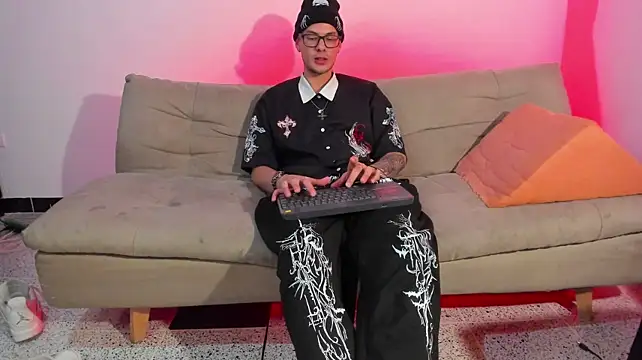 Vlad__night live cam on StripChat
