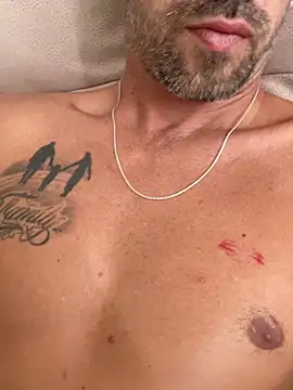 Bigcarlosc live cam on StripChat