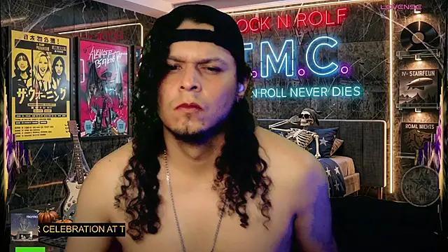 chino_roz live cam on StripChat