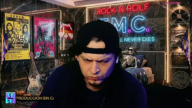 chino_roz on Stripchat