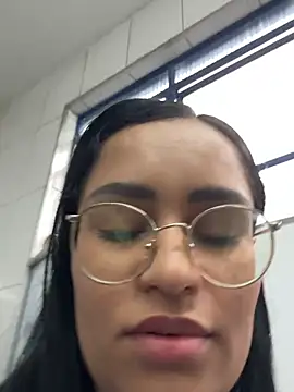 saffadinhaa Live Webcam on Stripchat