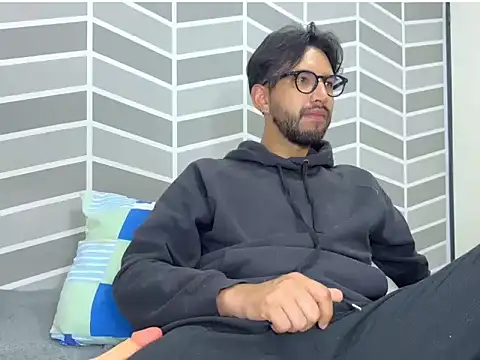thomass1018 live cam preview