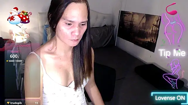NinaDOM4CUM live cam preview