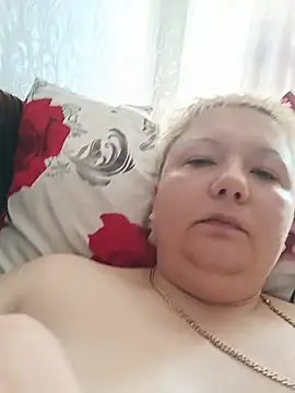 Tina_Mirabella hand focus cam show