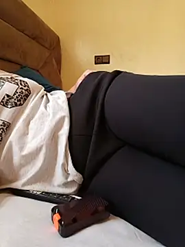 Farah-_nono dirty talk handjob cam