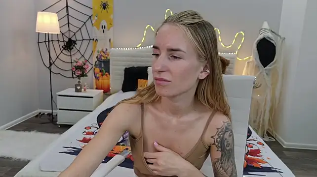 DeboraHorny webcam