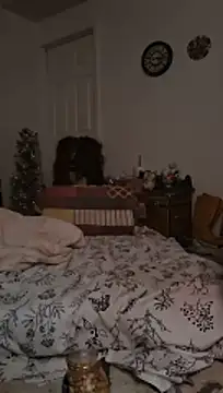 whitetrashdirtyslut live cam on StripChat