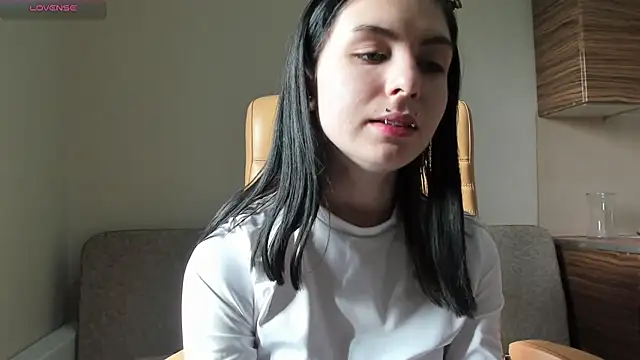 ErlinaBuoy live cam on StripChat